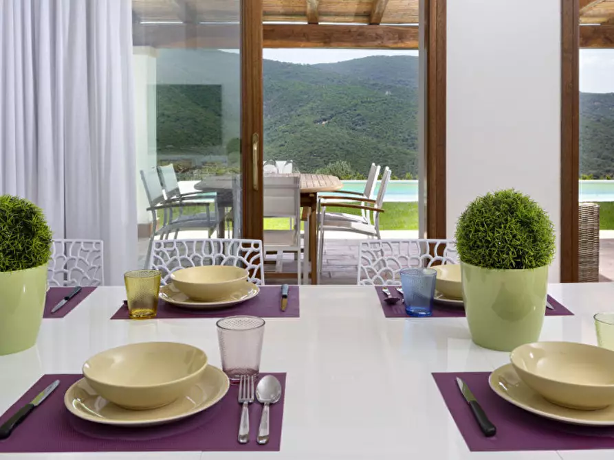 Immagine 8 di Villa in vendita  a Olbia