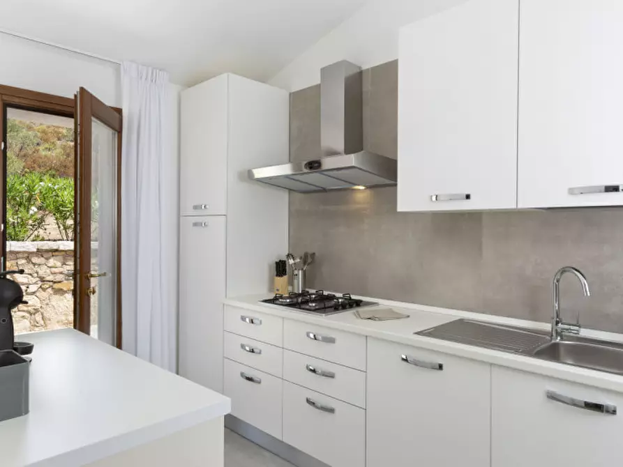 Immagine 11 di Villa in vendita  a Olbia