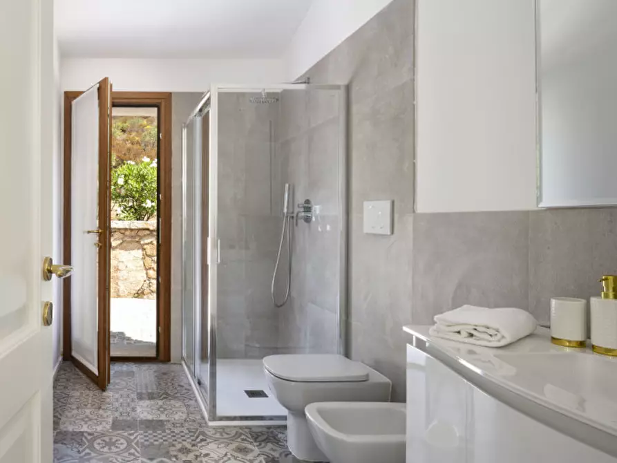 Immagine 15 di Villa in vendita  a Olbia