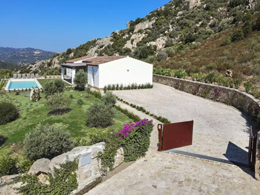 Immagine 30 di Villa in vendita  a Olbia