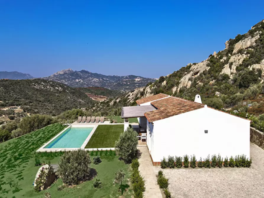 Immagine 31 di Villa in vendita  a Olbia
