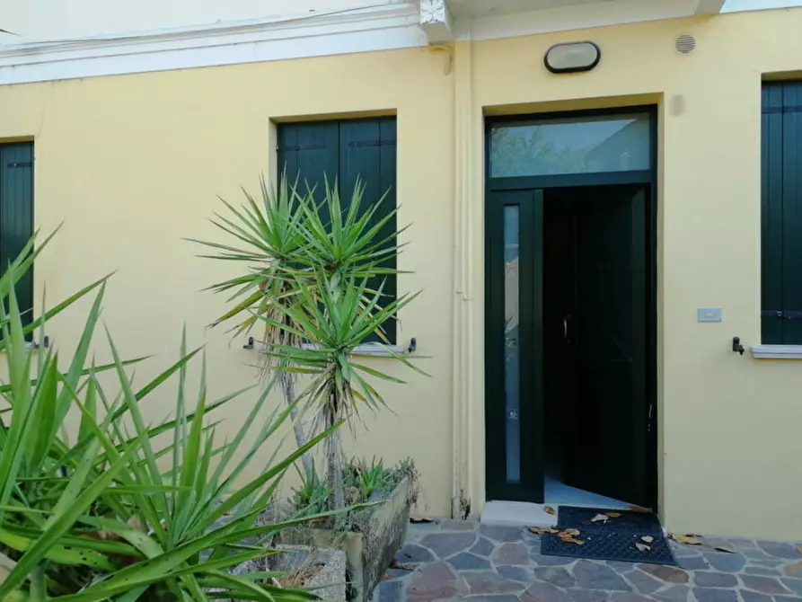 Immagine 1 di Ufficio in affitto  in Piazza XX Settembre a Rovigo