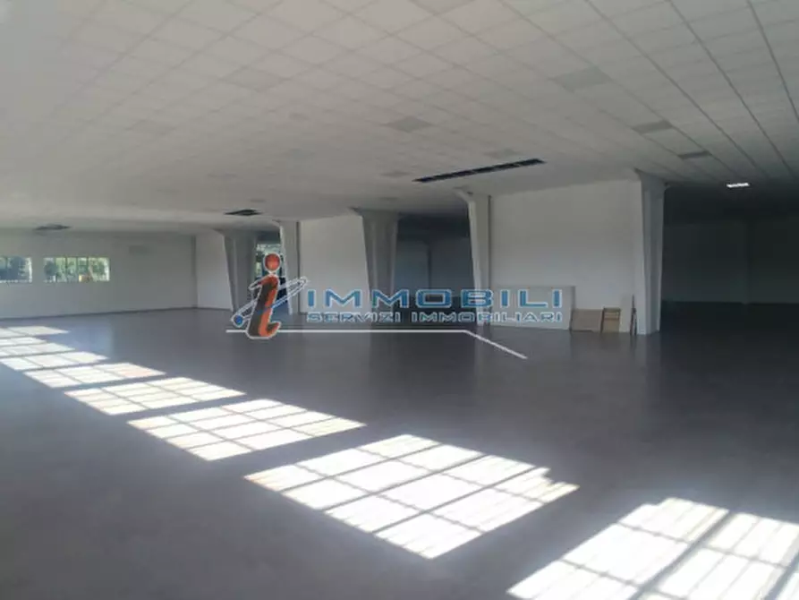 Immagine 2 di Negozio in vendita  in VIA RESTELLI a Gorgonzola