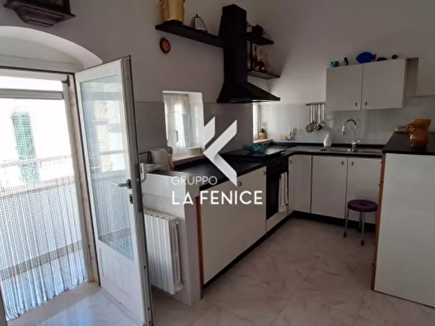 Immagine 28 di Appartamento in vendita  in largo soccorso a Locorotondo