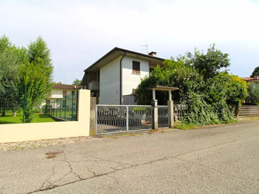 Immagine 2 di Posto auto in vendita  in Via Ludovico Ariosto 10 a Curtatone