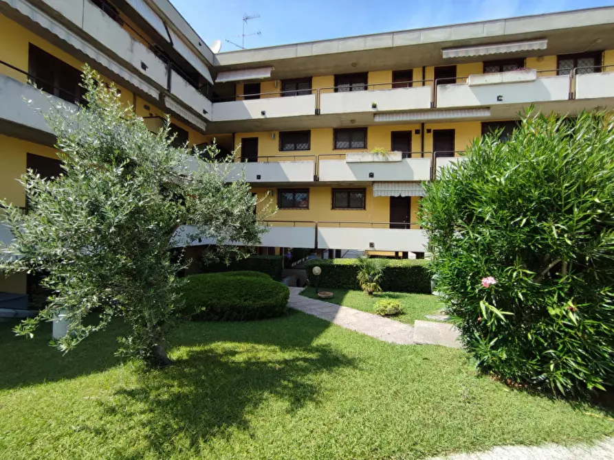 Immagine 1 di Appartamento in vendita  in Via Costantino il Grande, 12A a Desenzano Del Garda