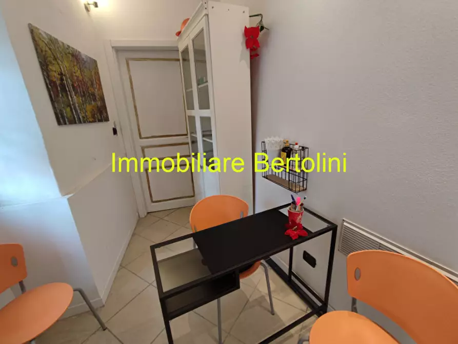 Immagine 4 di Negozio in affitto  in PIAZZA MUCCIOLI a San Remo