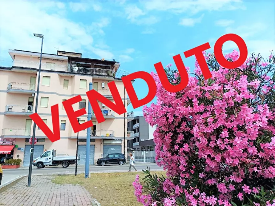 Immagine 1 di Appartamento in vendita  in via Tirino 158 a Pescara