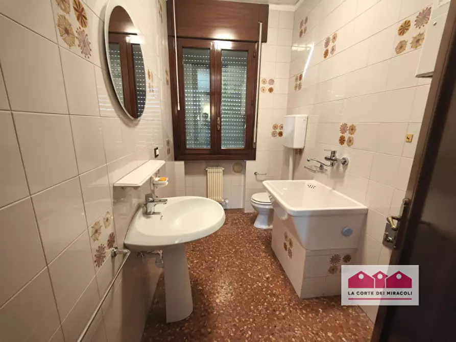 Immagine 27 di Casa bifamiliare in affitto  in Via Carso a Torri Di Quartesolo