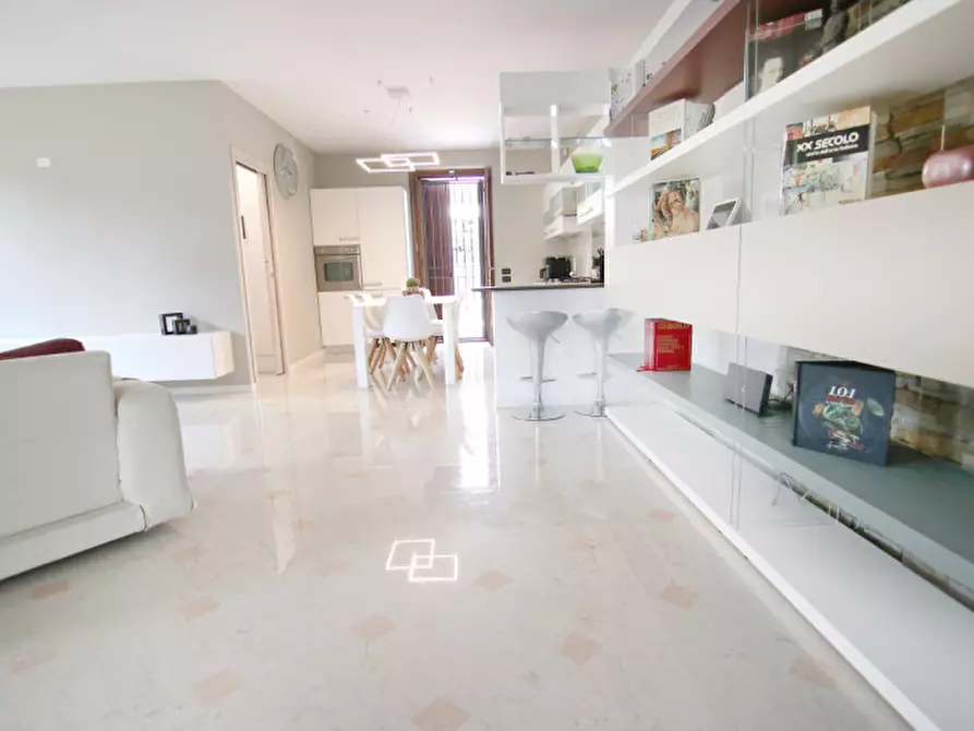 Immagine 1 di Villa in affitto  in Via Postale Vecchia a Pescantina