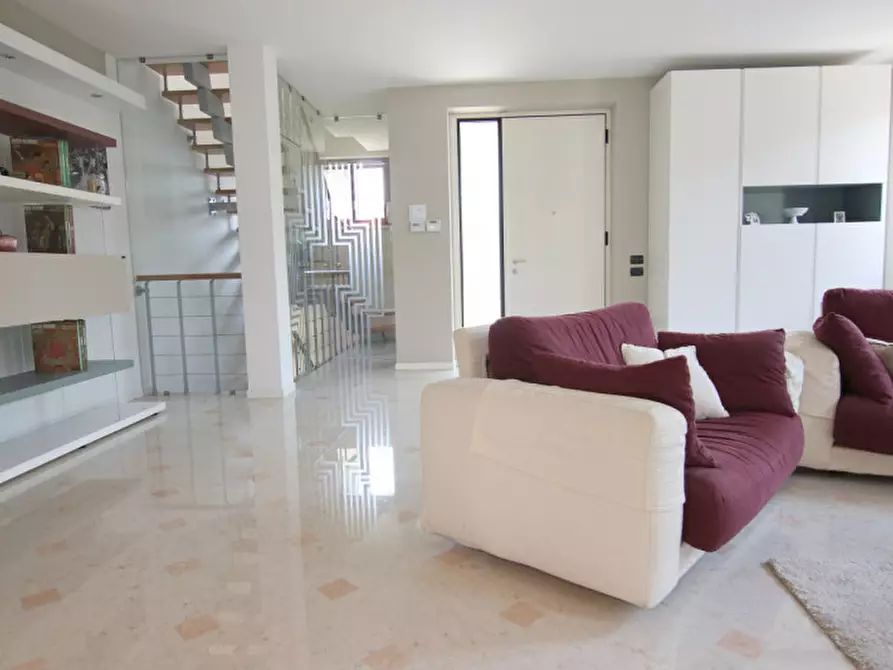 Immagine 3 di Villa in affitto  in Via Postale Vecchia a Pescantina