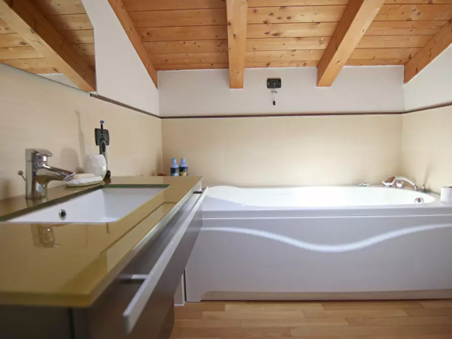 Immagine 16 di Villa in affitto  in Via Postale Vecchia a Pescantina