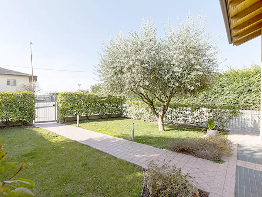 Immagine 23 di Villa in affitto  in Via Postale Vecchia a Pescantina