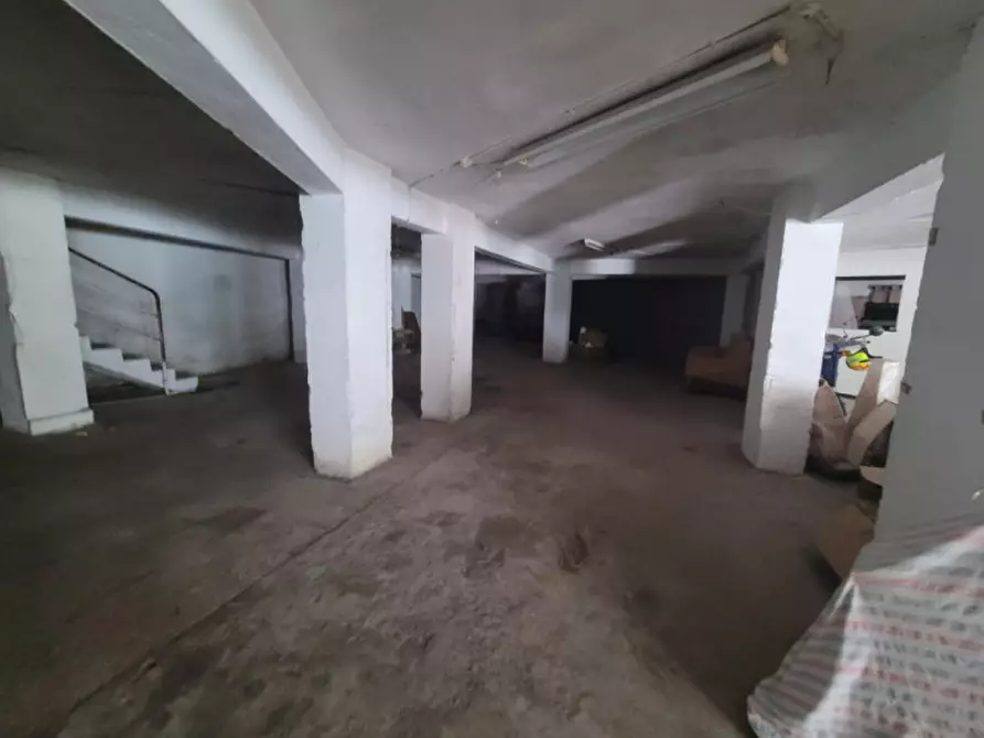 Immagine 3 di Magazzino in vendita  in via turati a Savona