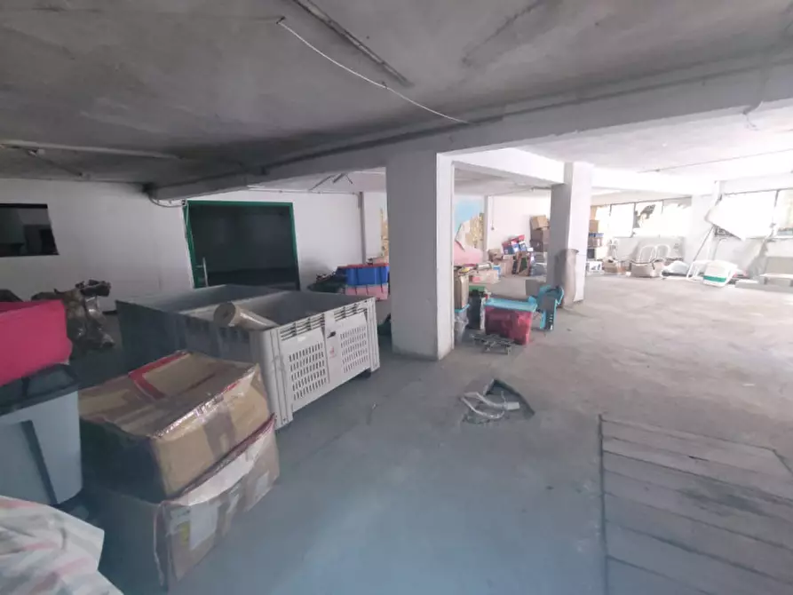 Immagine 6 di Magazzino in vendita  in via turati a Savona