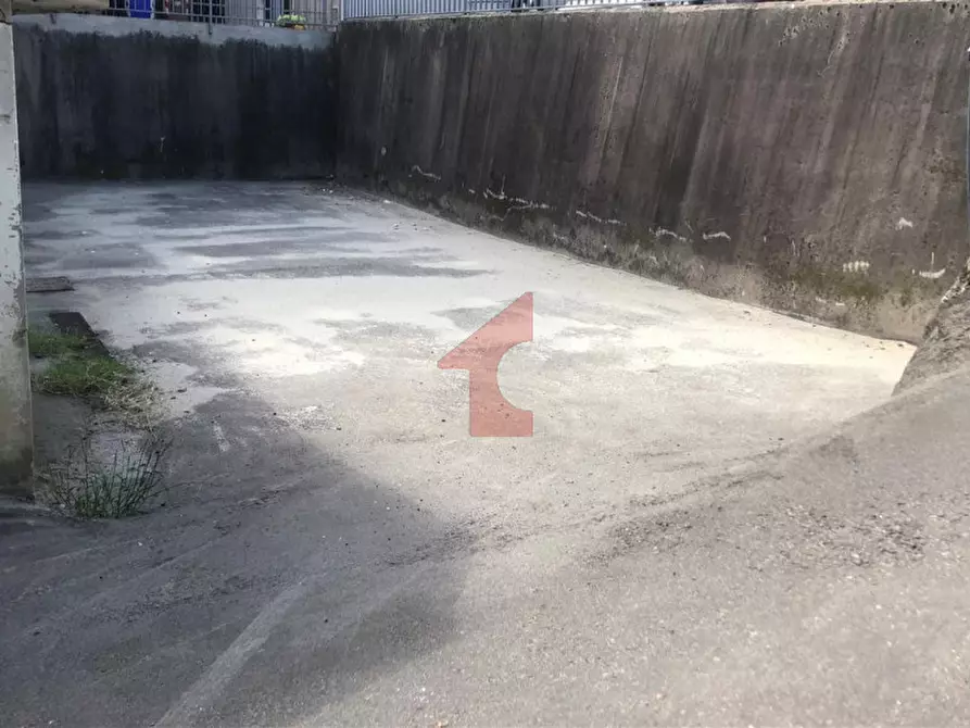 Immagine 2 di Garage in vendita  in via xxiv maggio a Parma