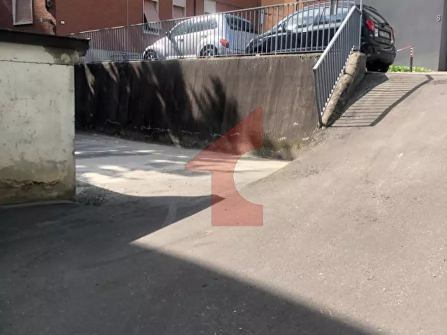 Immagine 4 di Garage in vendita  in via xxiv maggio a Parma