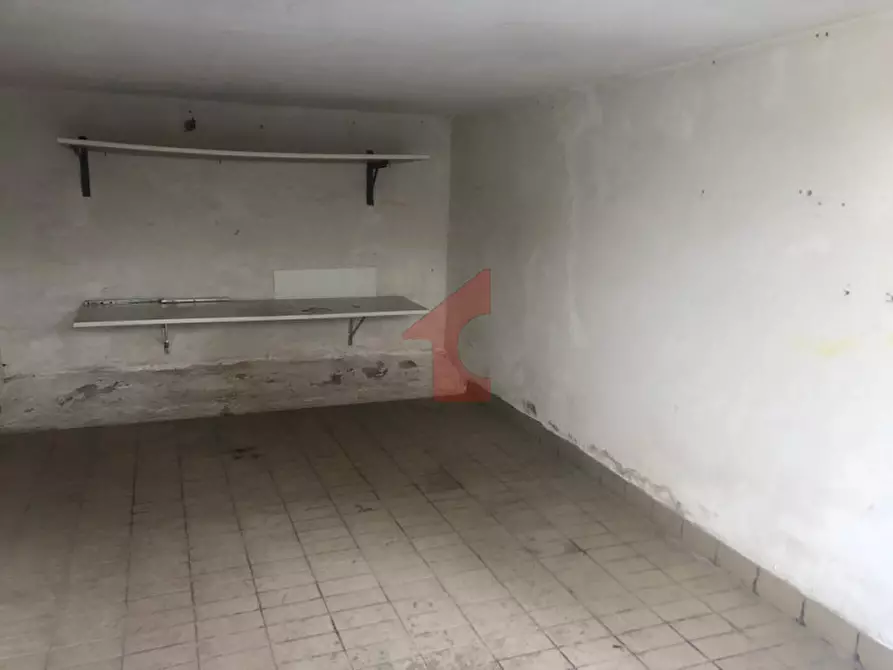 Immagine 6 di Garage in vendita  in via xxiv maggio a Parma