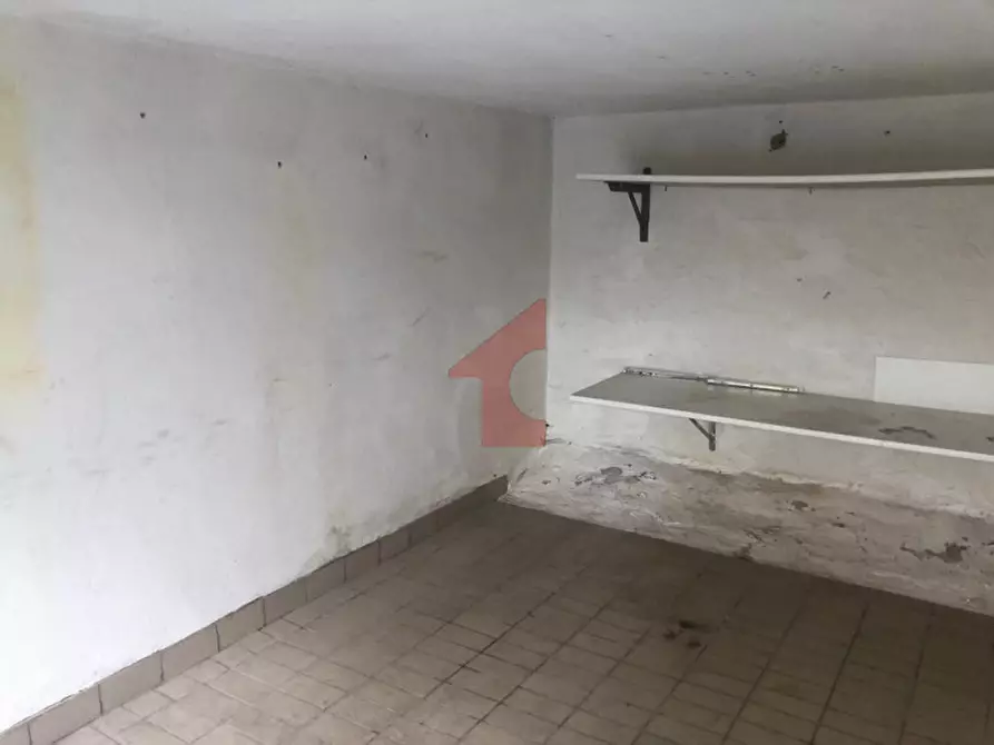 Immagine 7 di Garage in vendita  in via xxiv maggio a Parma