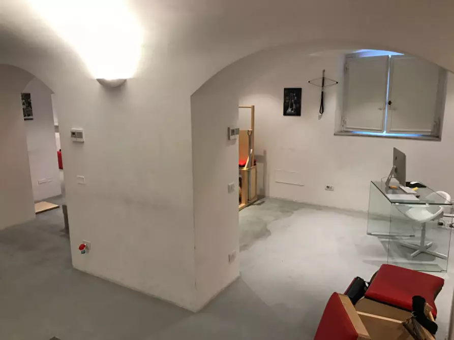 Immagine 4 di Negozio in affitto  in VIA MELEGNANO a Firenze