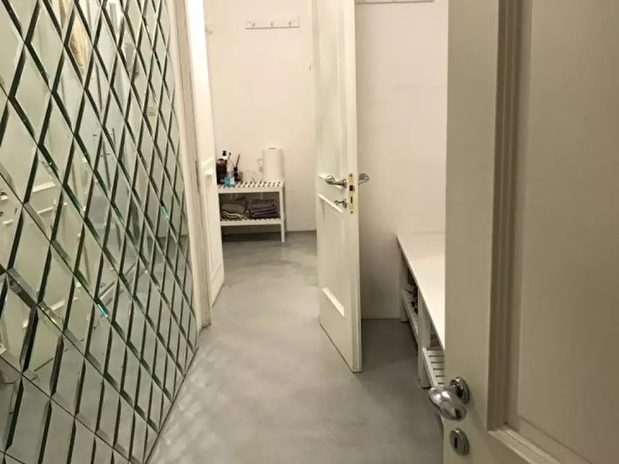Immagine 5 di Negozio in affitto  in VIA MELEGNANO a Firenze