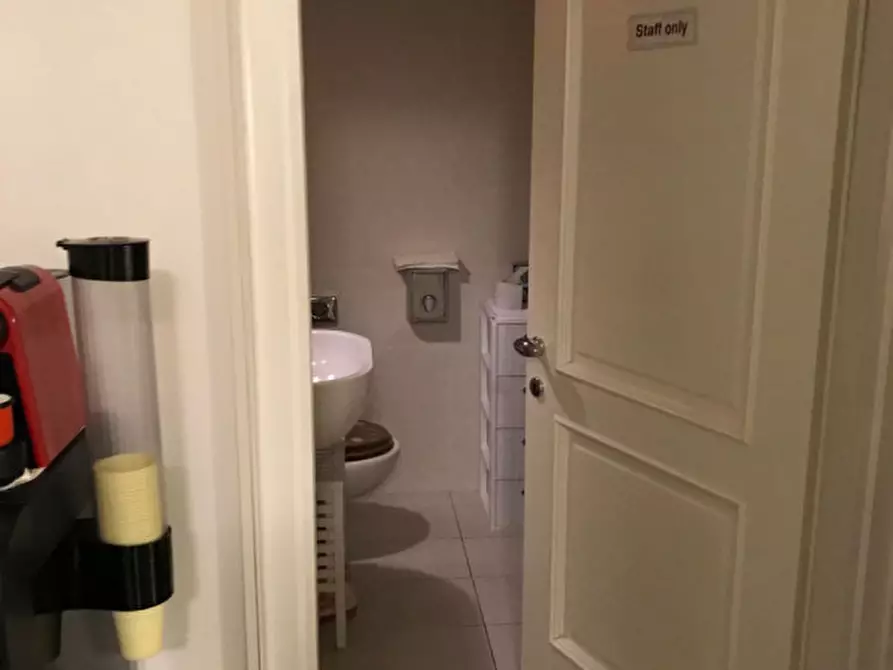 Immagine 7 di Negozio in affitto  in VIA MELEGNANO a Firenze