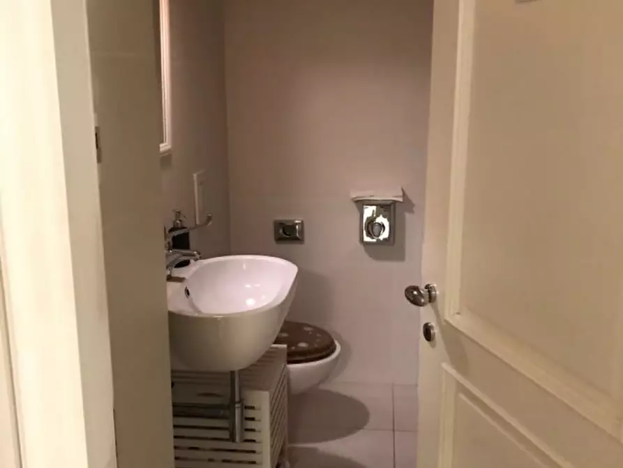 Immagine 8 di Negozio in affitto  in VIA MELEGNANO a Firenze