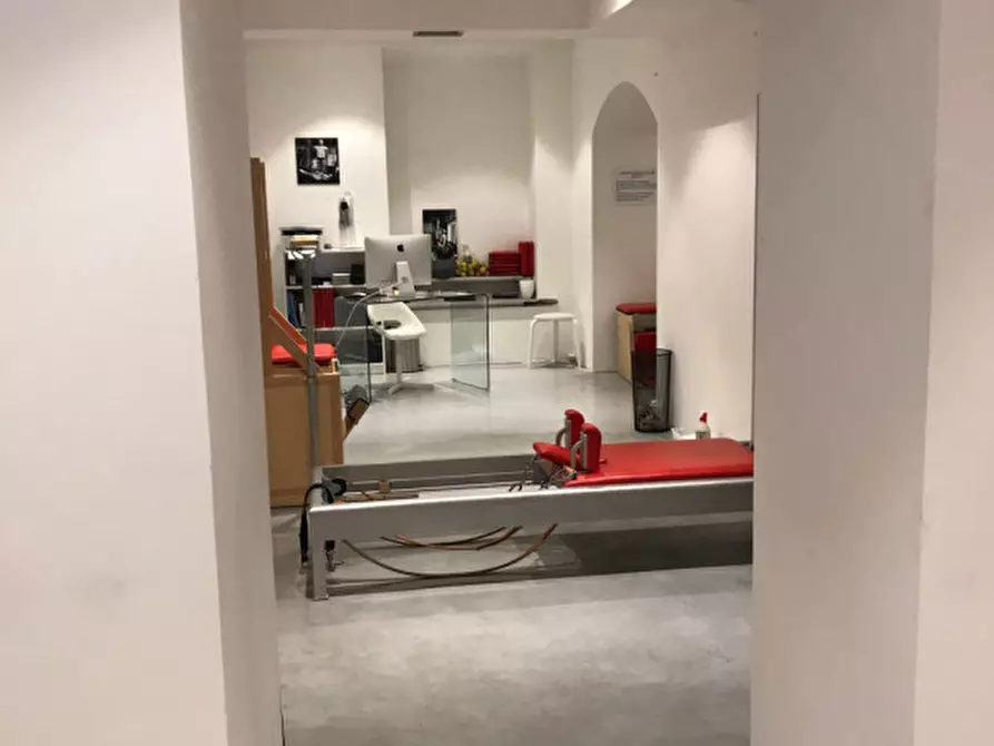 Immagine 11 di Negozio in affitto  in VIA MELEGNANO a Firenze