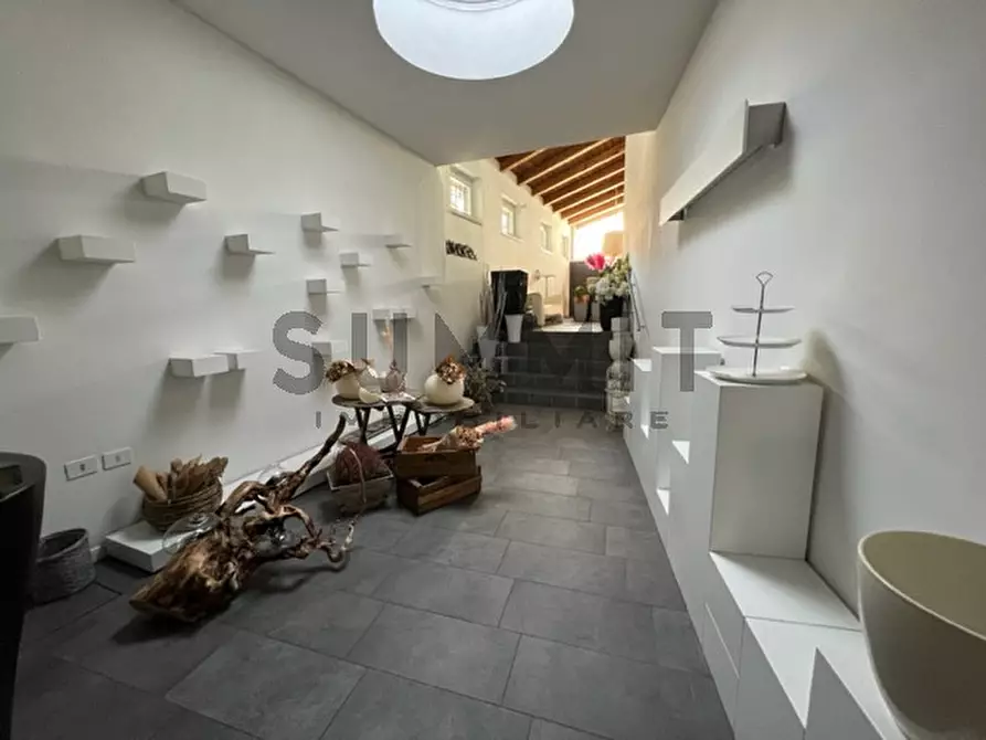 Immagine 4 di Negozio in affitto  in Schio a Schio