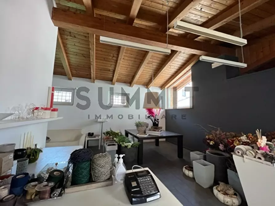 Immagine 6 di Negozio in affitto  in Schio a Schio