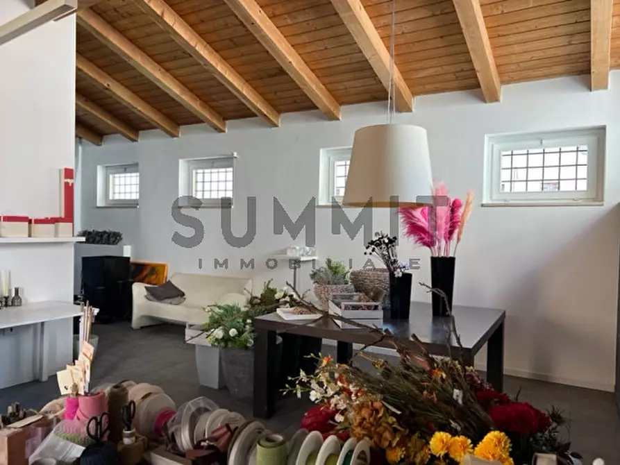 Immagine 7 di Negozio in affitto  in Schio a Schio