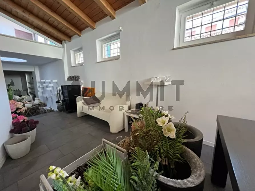 Immagine 8 di Negozio in affitto  in Schio a Schio