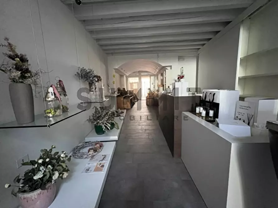 Immagine 9 di Negozio in affitto  in Schio a Schio