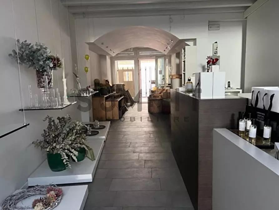 Immagine 10 di Negozio in affitto  in Schio a Schio