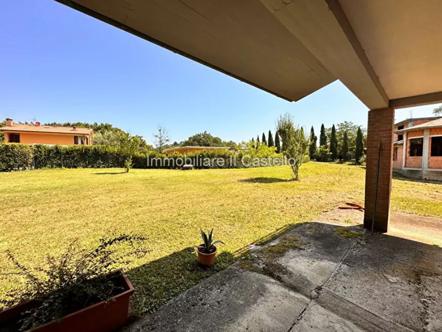 Immagine 21 di Casa indipendente in vendita  a Castiglione Del Lago