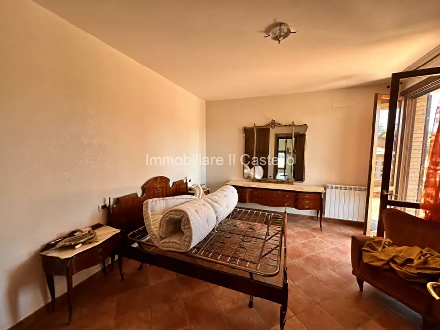 Immagine 31 di Casa indipendente in vendita  a Castiglione Del Lago