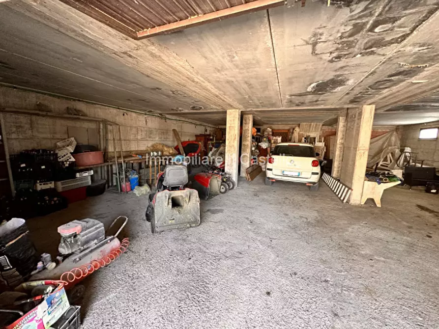 Immagine 35 di Casa indipendente in vendita  a Castiglione Del Lago