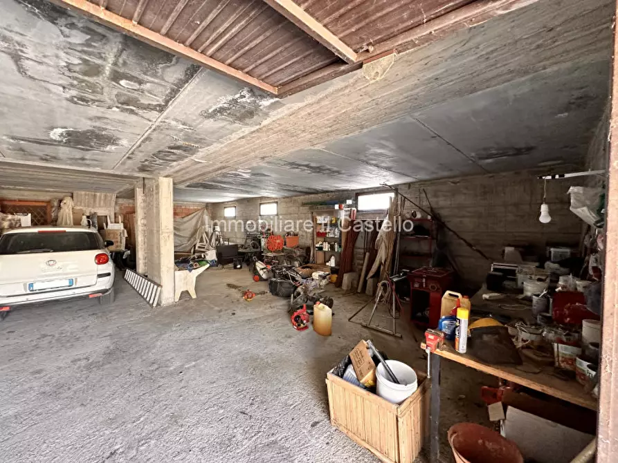 Immagine 36 di Casa indipendente in vendita  a Castiglione Del Lago