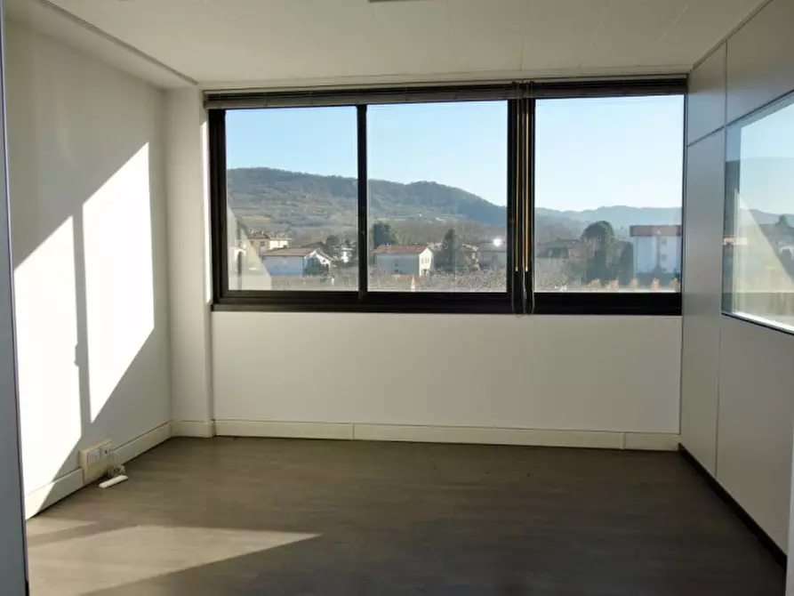 Immagine 1 di Ufficio in vendita  in viale milano a Montecchio Maggiore