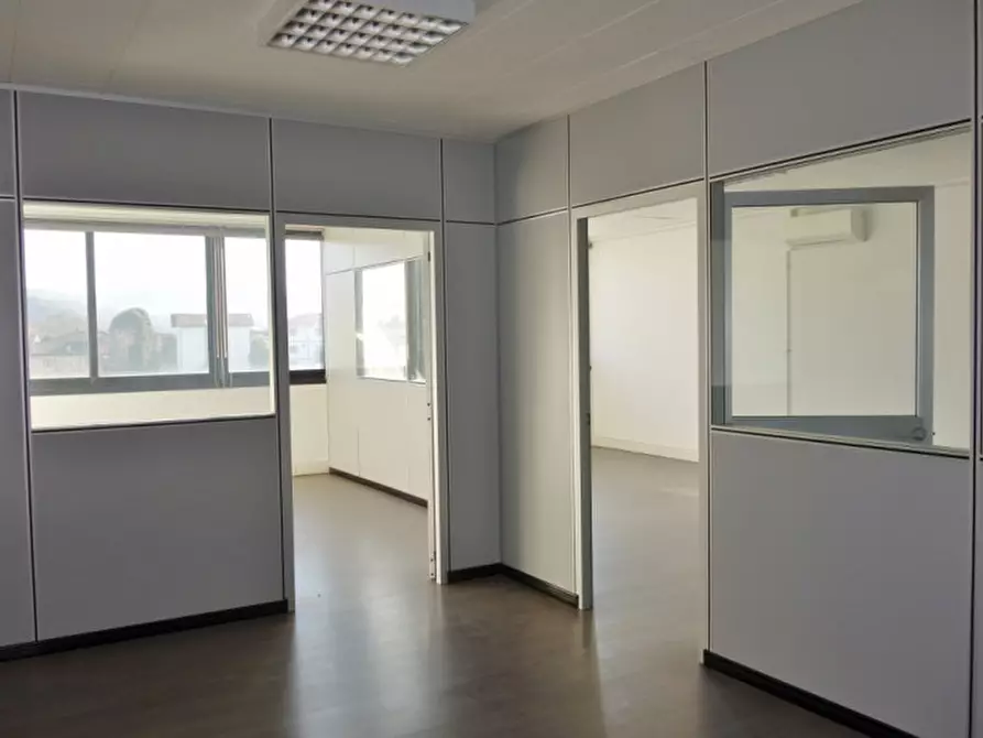 Immagine 4 di Ufficio in vendita  in viale milano a Montecchio Maggiore