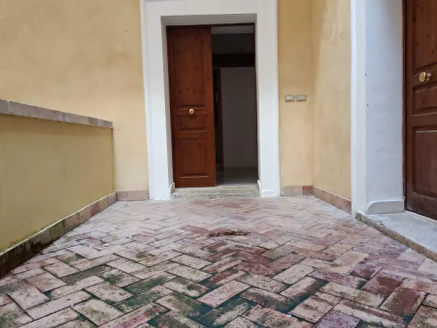 Immagine 14 di Appartamento in vendita  in Via Castello a Eboli