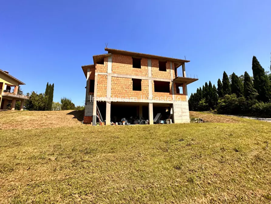 Immagine 5 di Casa indipendente in vendita  a Castiglione Del Lago