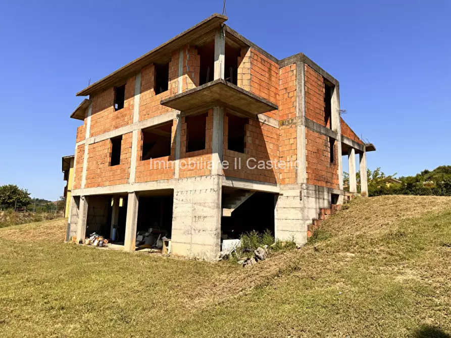 Immagine 8 di Casa indipendente in vendita  a Castiglione Del Lago