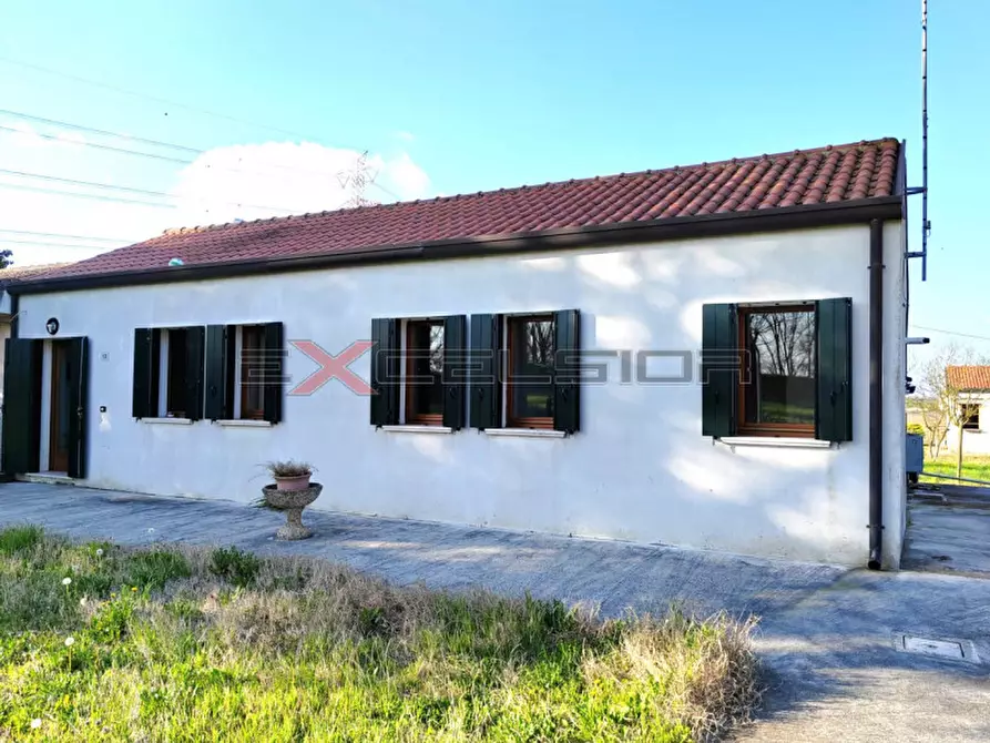 Immagine 12 di Casa bifamiliare in vendita  in Via G. Matteotti n.20 bis - Cavarzere (VE) a Cavarzere