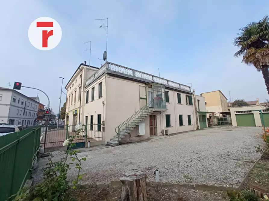 Immagine 1 di Villa in vendita  in Via Fogazzaro a Villafranca Padovana