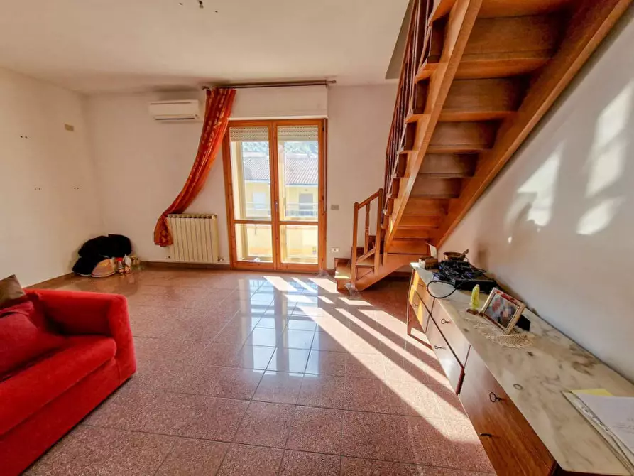 Immagine 4 di Appartamento in vendita  in via dei Ciliegi a Sassocorvaro Auditore