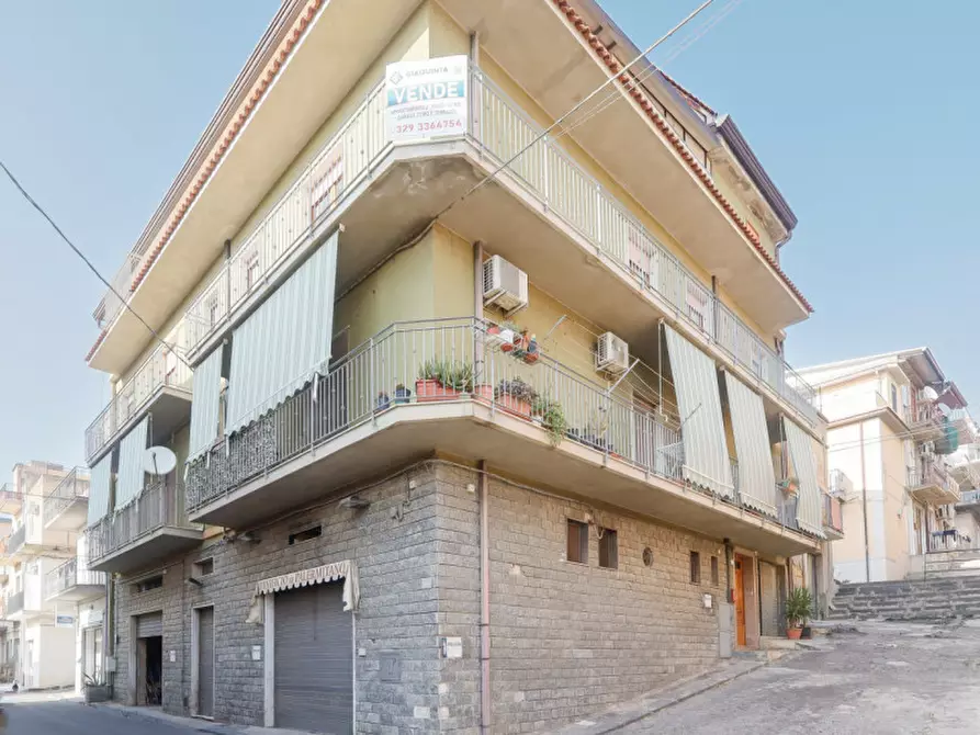 Immagine 1 di Appartamento in vendita  in Via Giacomo Leopardi n.01 a Palagonia