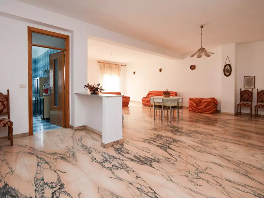 Immagine 7 di Appartamento in vendita  in Via Giacomo Leopardi n.01 a Palagonia