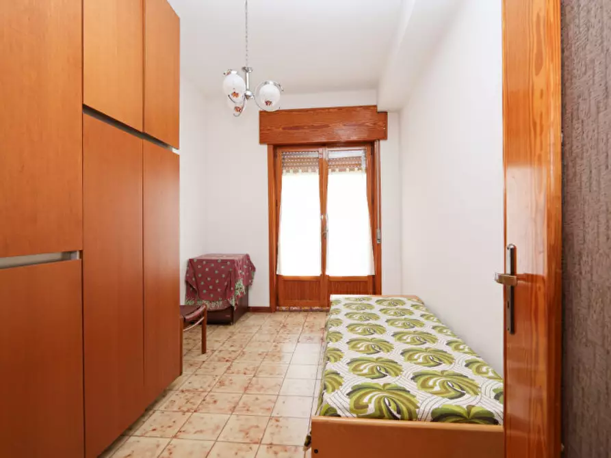 Immagine 11 di Appartamento in vendita  in Via Giacomo Leopardi n.01 a Palagonia