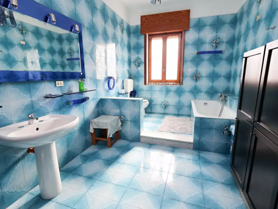 Immagine 14 di Appartamento in vendita  in Via Giacomo Leopardi n.01 a Palagonia